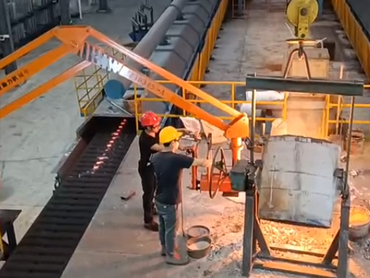 שימוש בזרוע מכנית תעשייתית