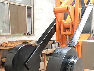 מהם היתרונות של שימוש בזרוע מכנית עוזרת?