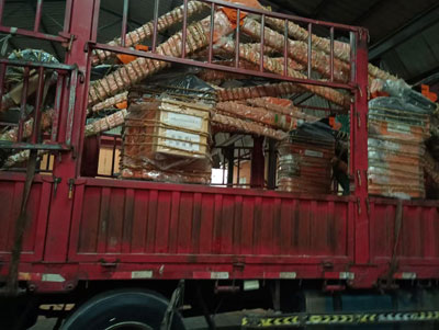 4 סטים של מניפולטורים תעשייתיים למטבח מוכנים למסירה לרוסיה.